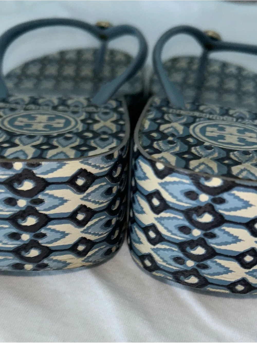 Blue and white platform flipflops - Picture 3 of 6